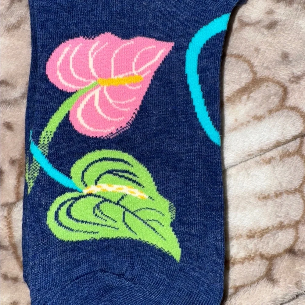 Blue Q women’s “Love Who You Love” colorful crew socks New With Tags